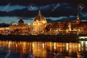 photo de Lyon la nuit depuis quai du Rhône